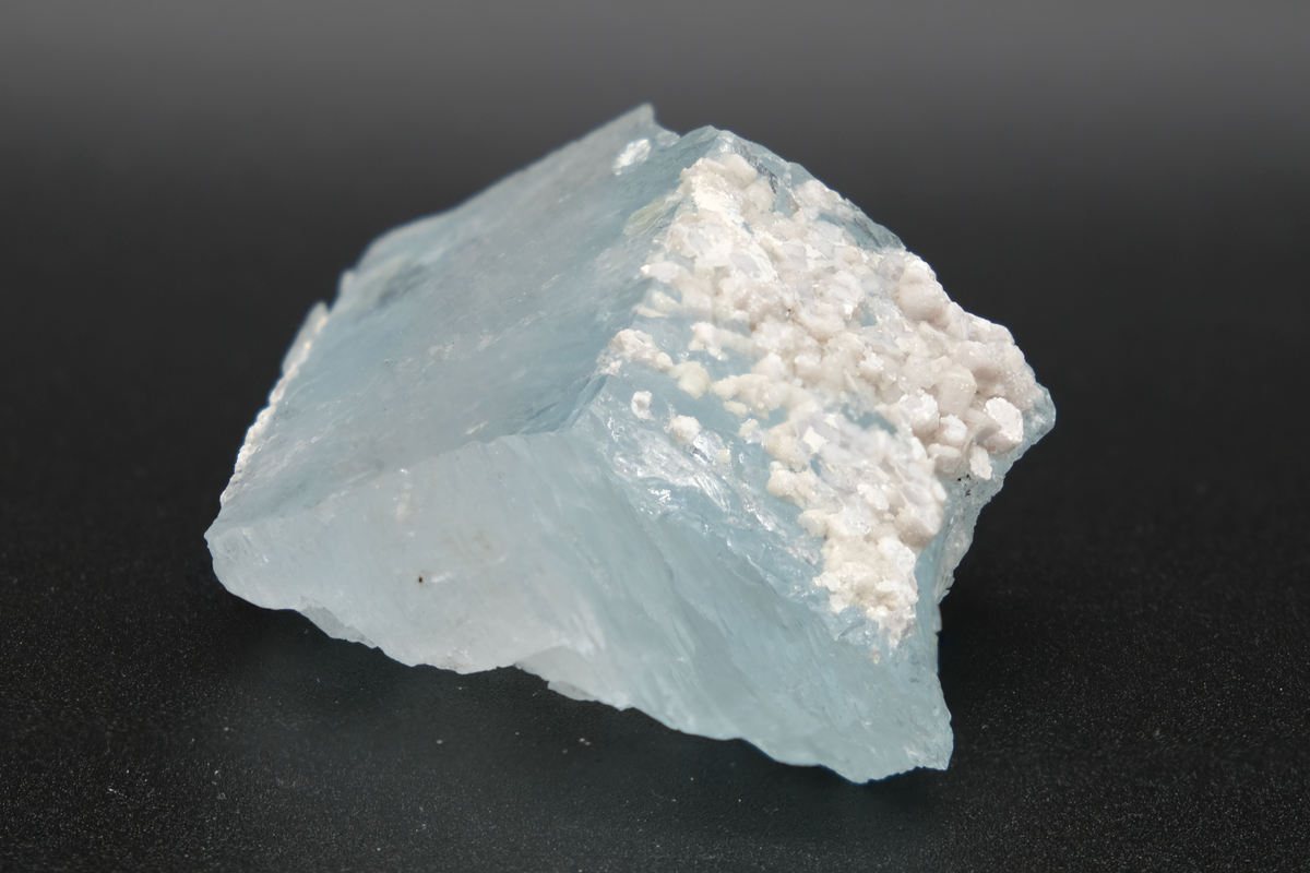 Topaz, Albite