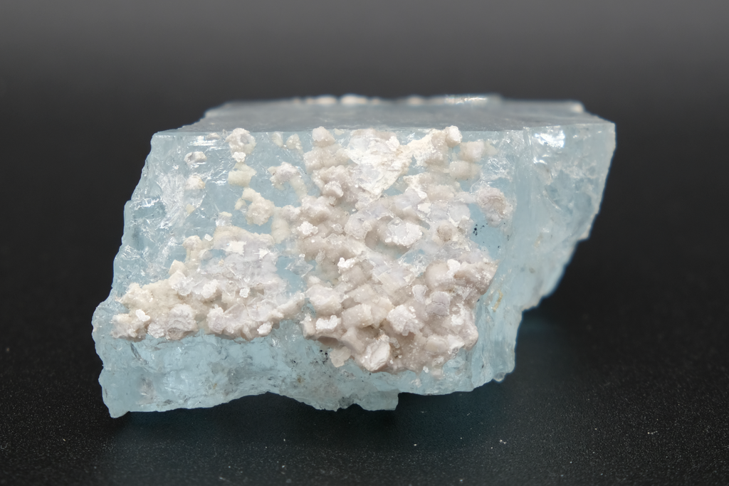 Topaz, Albite