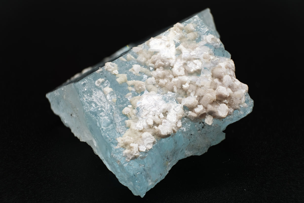 Topaz, Albite